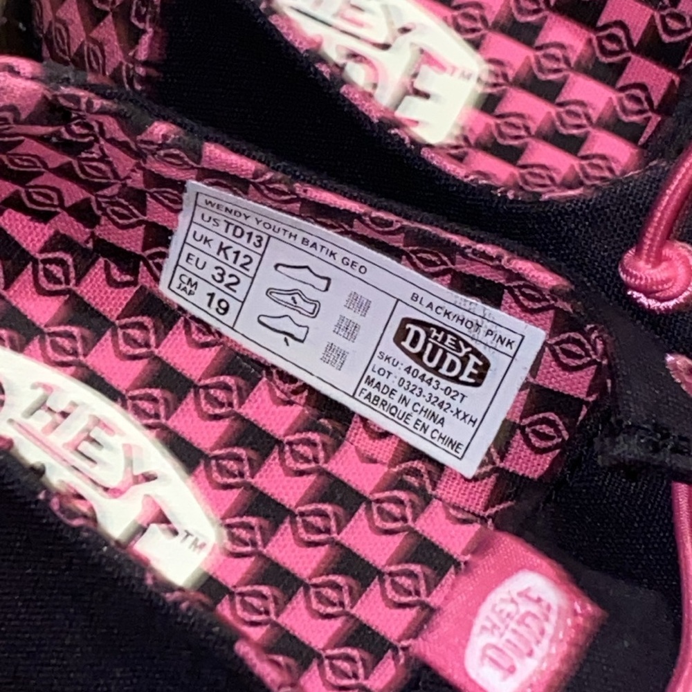 Hey Dude Wendy youth batik geo  Black and Pink Casual Shoes NEW - Picture 3 of 7